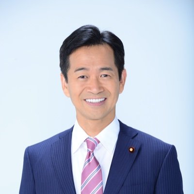 岡本三成 写真
