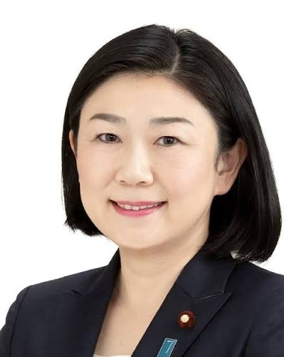 牧島かれん
